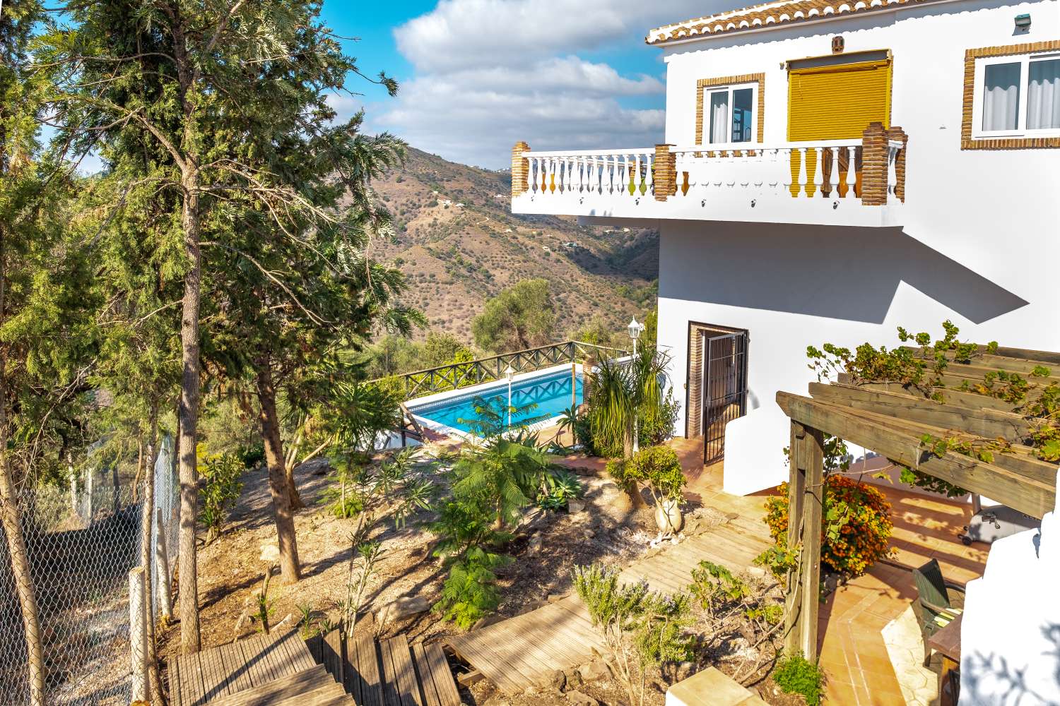 Beautiful independent villa with magnificent views
