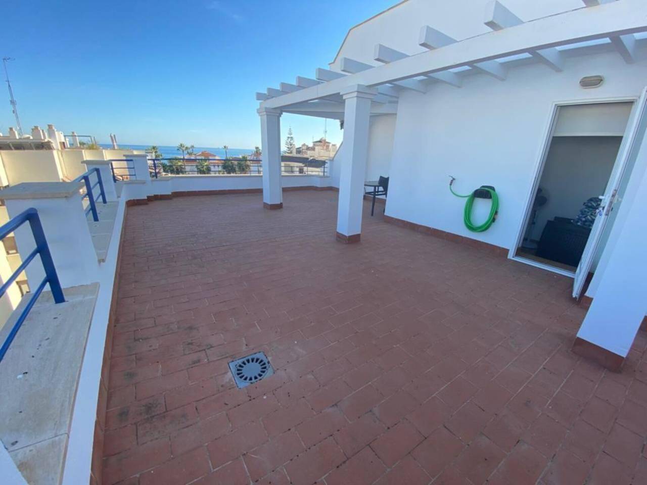 Schönes Penthouse zum Verkauf am Strand von Peñoncillo mit Meerblick