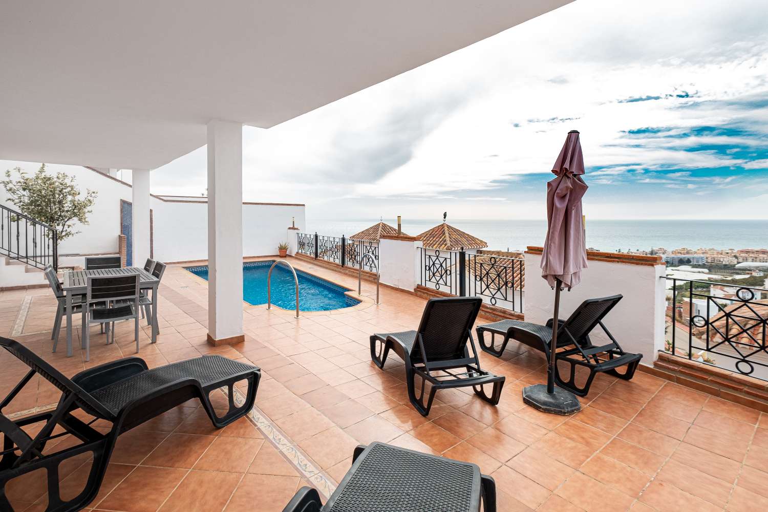 Bonita Villa  independiente con impresionantes vistas  al Mar