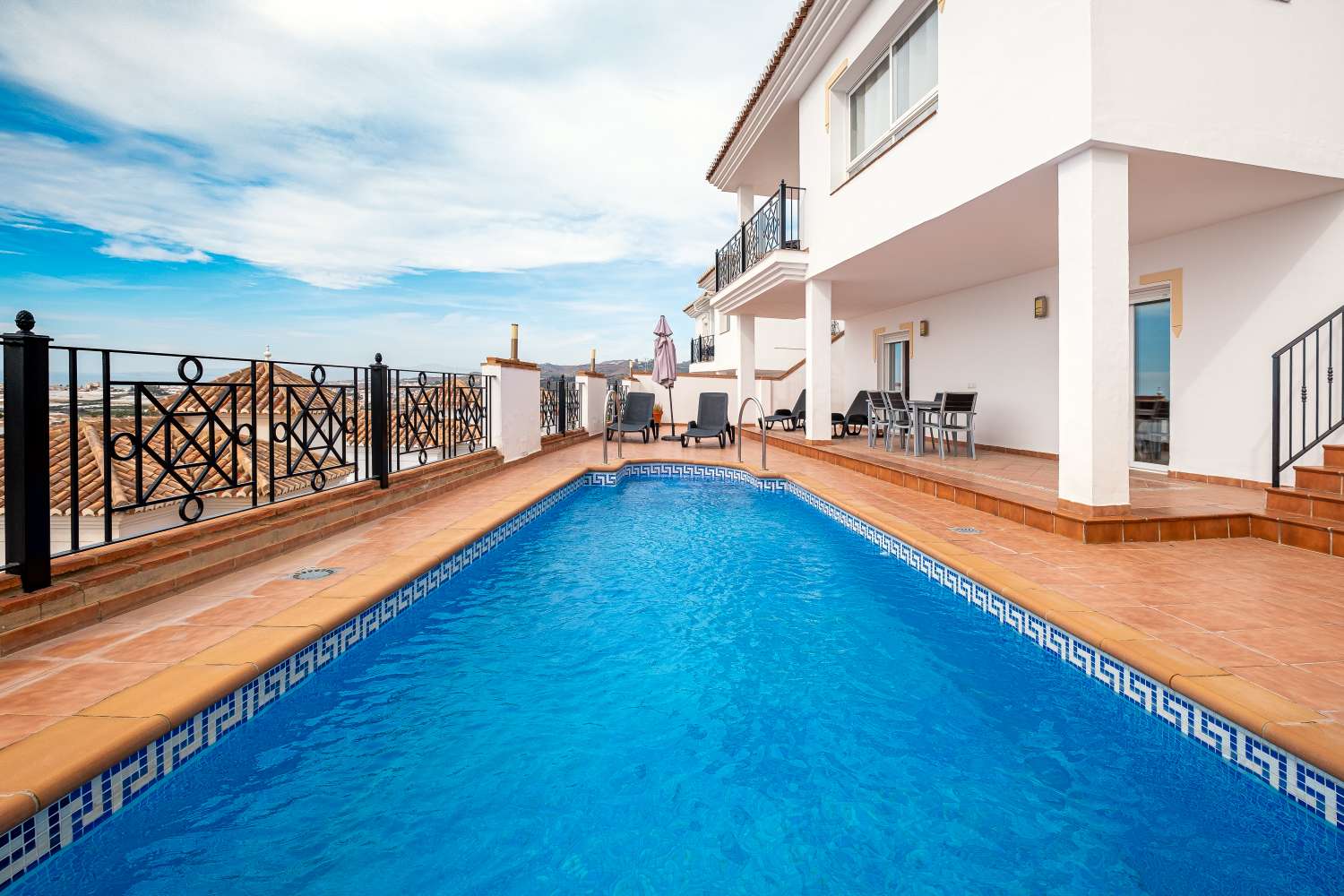 Bonita Villa  independiente con impresionantes vistas  al Mar