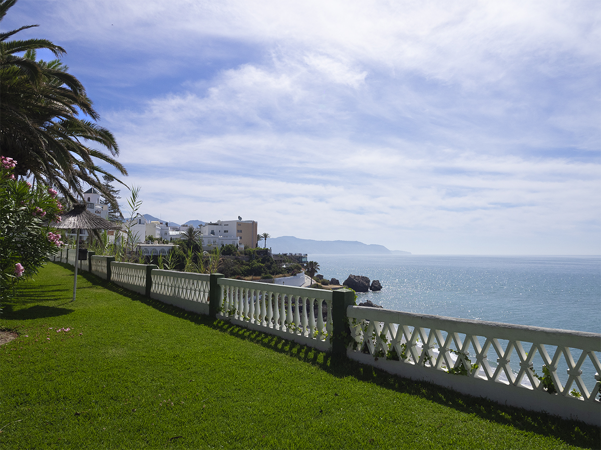 Nice apartment in the center of Nerja with sea views.