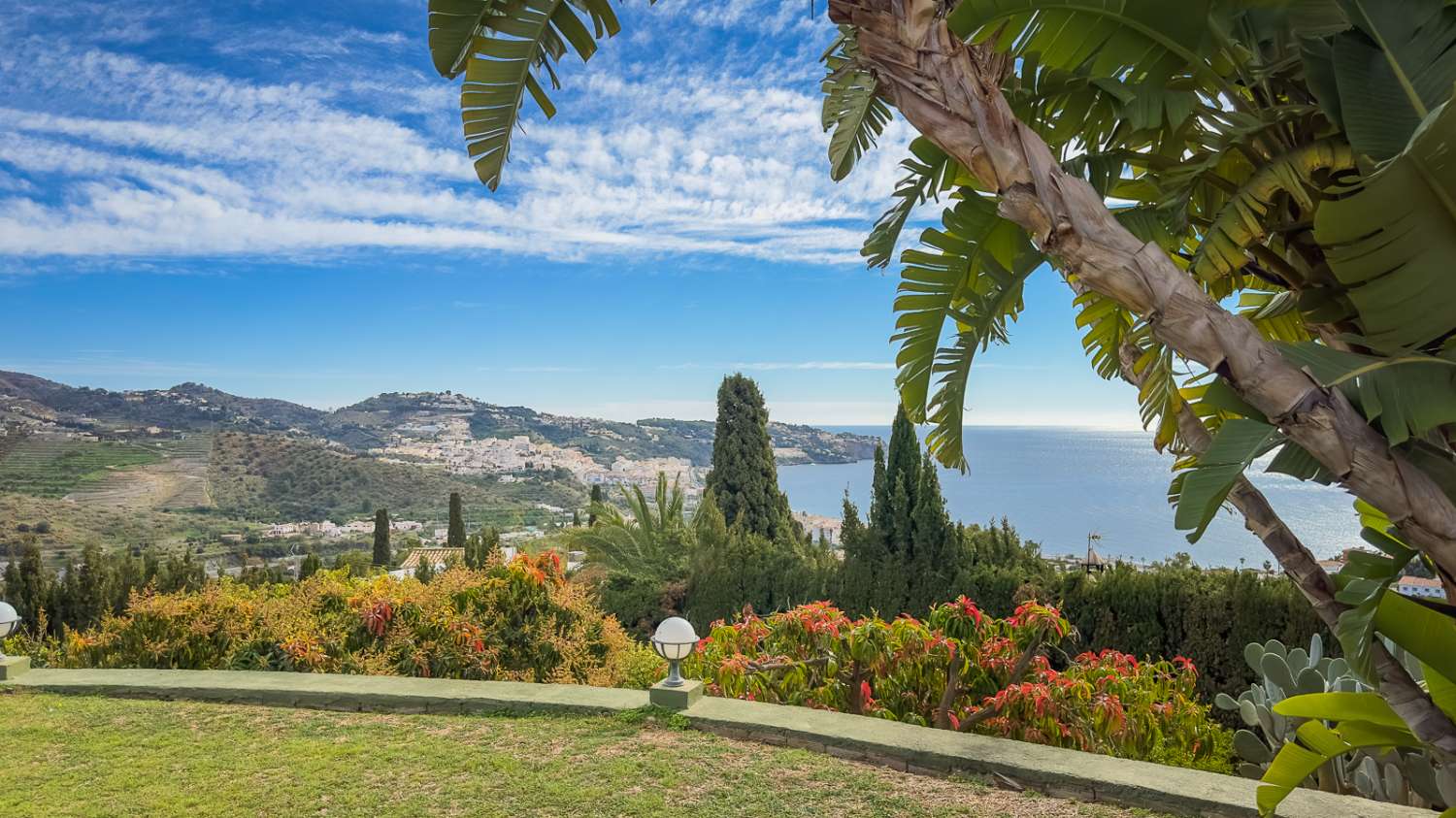 Magnífica villa con vistas al mar y piscina!