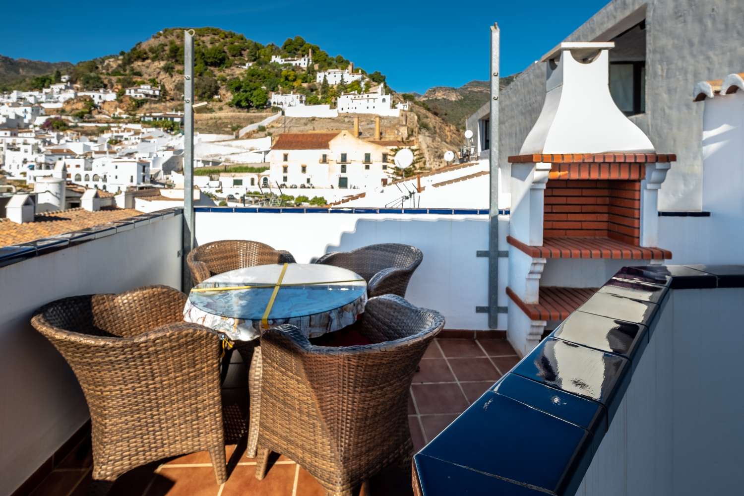 Precioso apartamento con espectaculares vistas sobre Frigiliana.