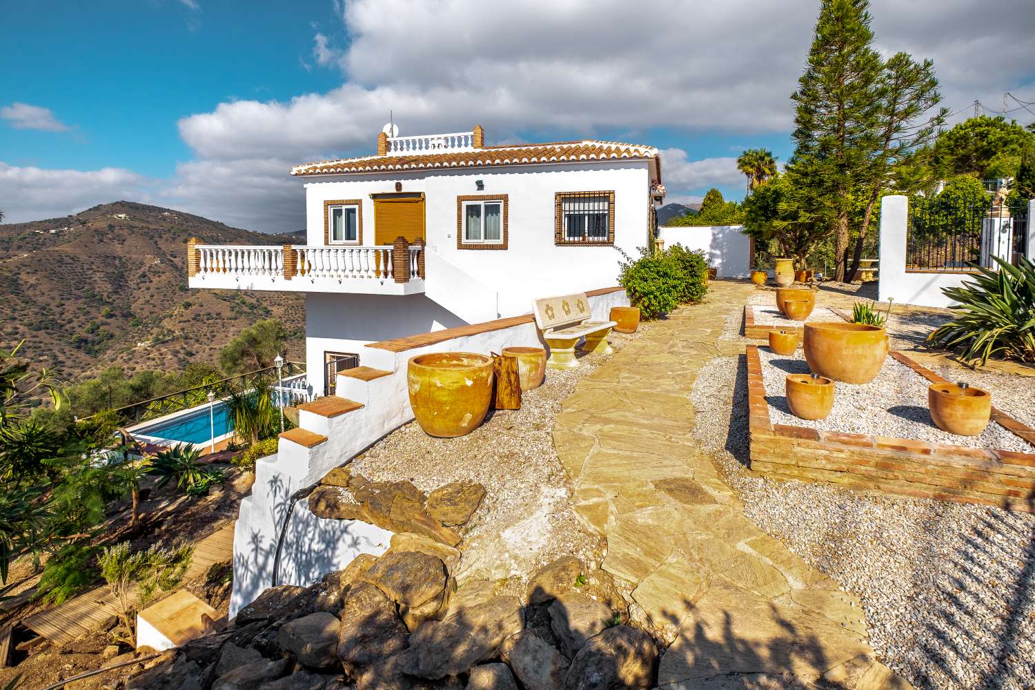 Beautiful independent villa with magnificent views