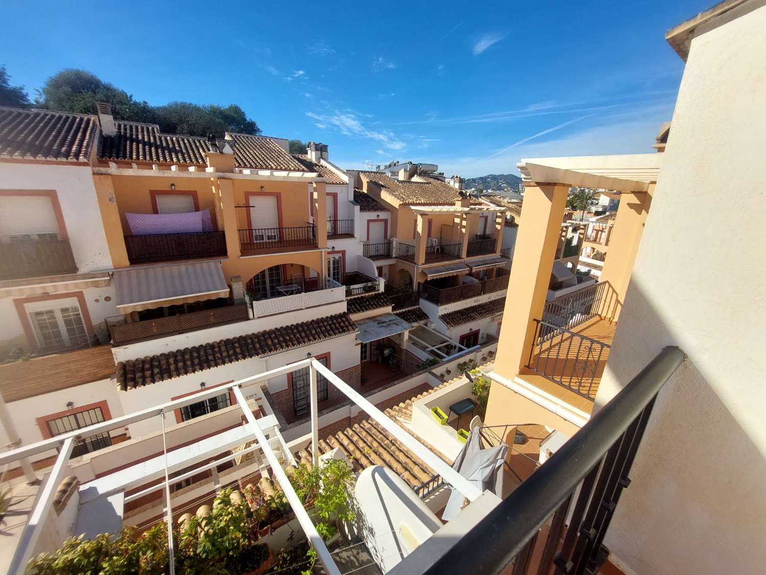 Bonito   Bungalow en venta   en Nerja cerca del Mar