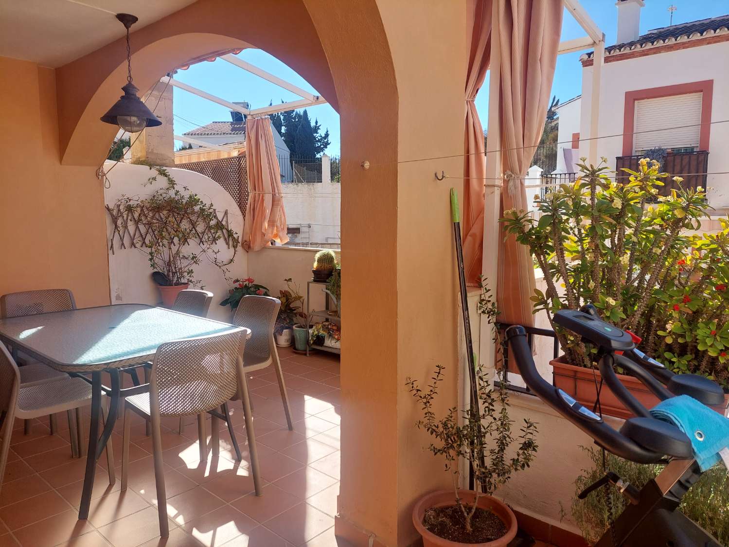 Bonito   Bungalow en venta   en Nerja cerca del Mar