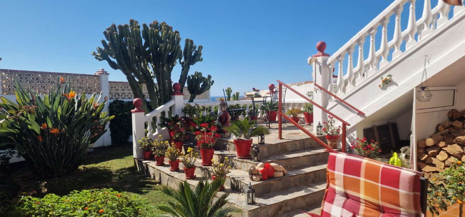 Bonita casa adosada    Torrox park