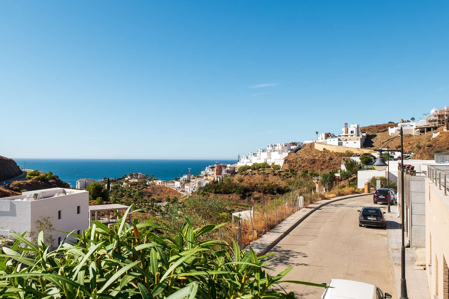 Luxury villa for sale El Peñoncillo (Torrox Costa) with pool and 2 guest apartments.