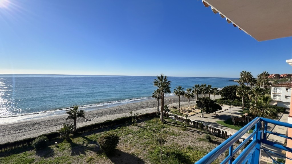 En primera linea de playa   se vende   apartamento Peñocillo - Torrox costa