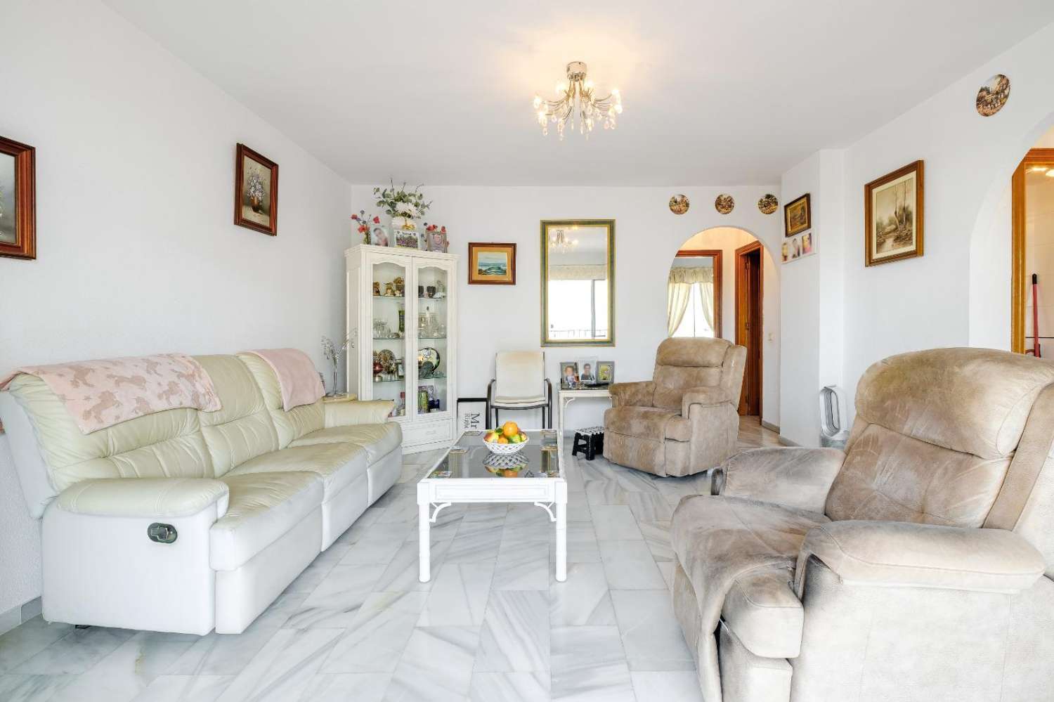 Bonito apartmento  en el centro de Nerja    con piscina  y    jardines