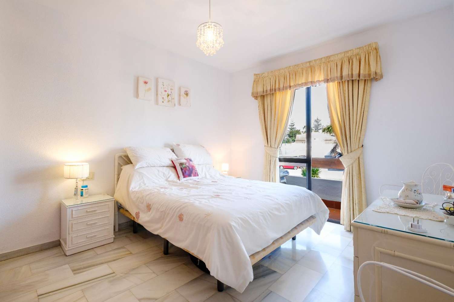 Bonito apartmento  en el centro de Nerja    con piscina  y    jardines