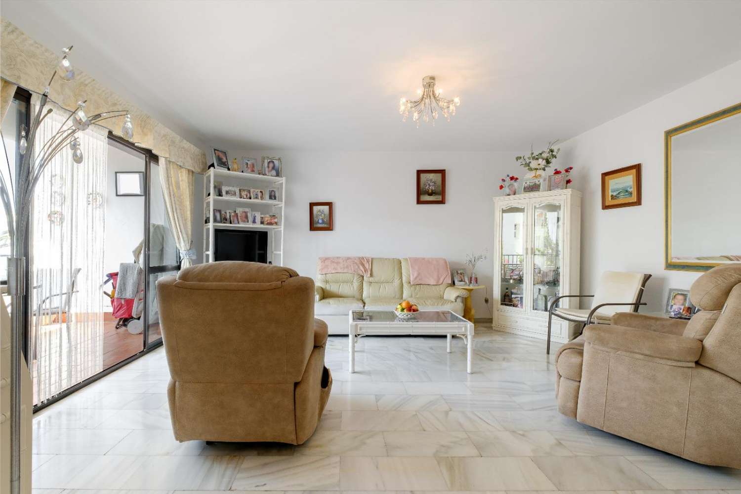 Bonito apartmento  en el centro de Nerja    con piscina  y    jardines