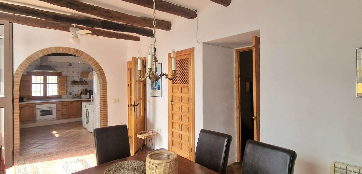 Hus til salg i Canillas de Aceituno