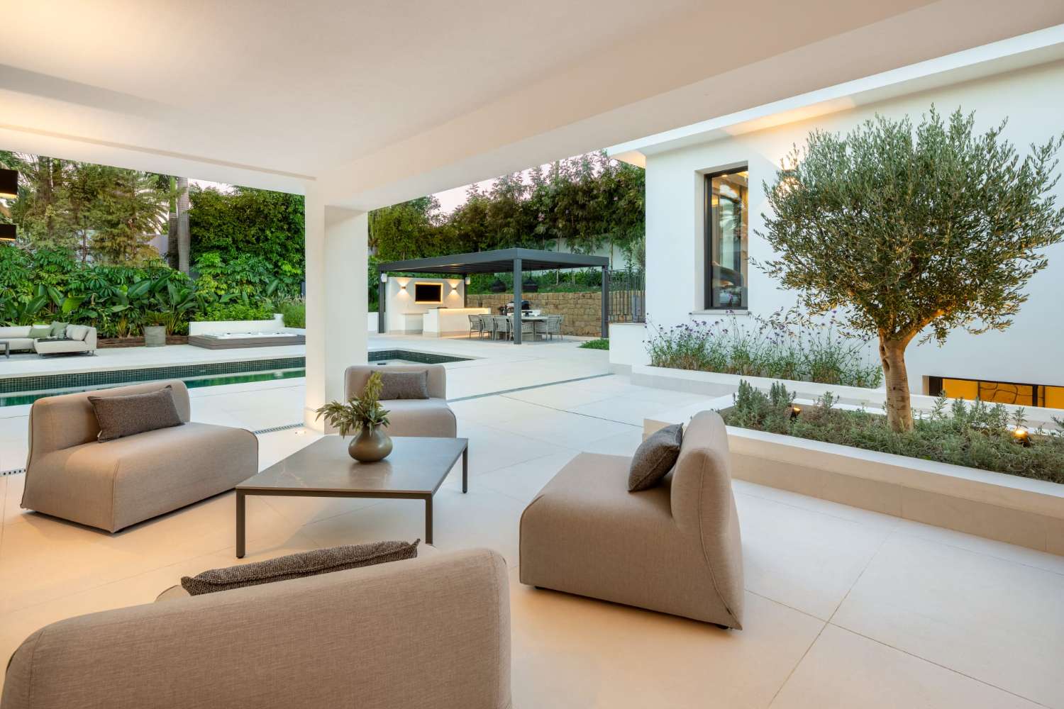 Villa en venta en Nueva Andalucia, Marbella, Malaga