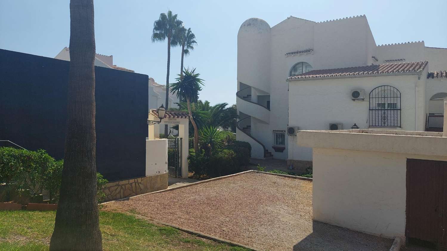 Nice duplex 100 meters from the sea