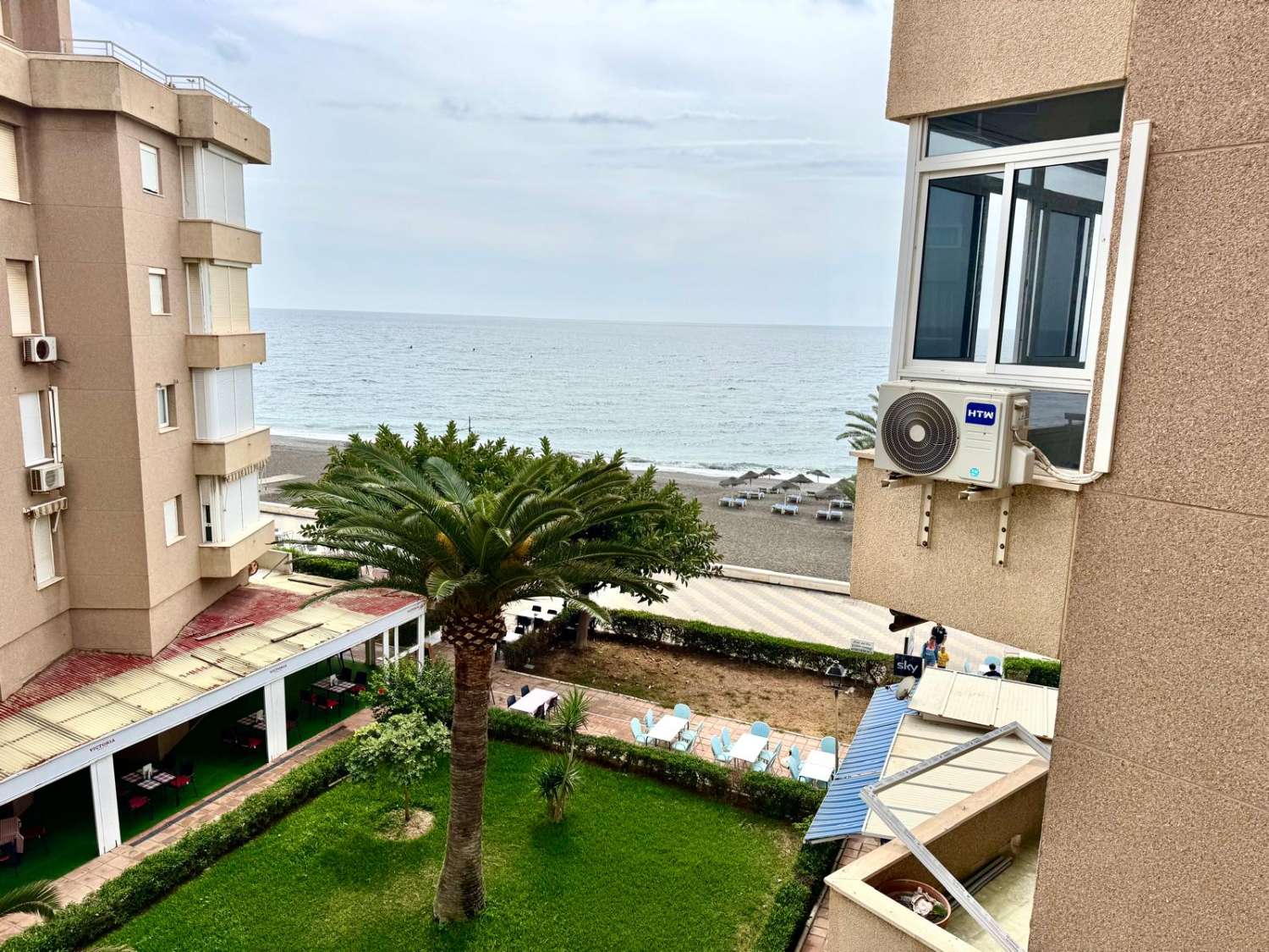 Appartement spacieux à vendre en bord de mer à Torrox Costa