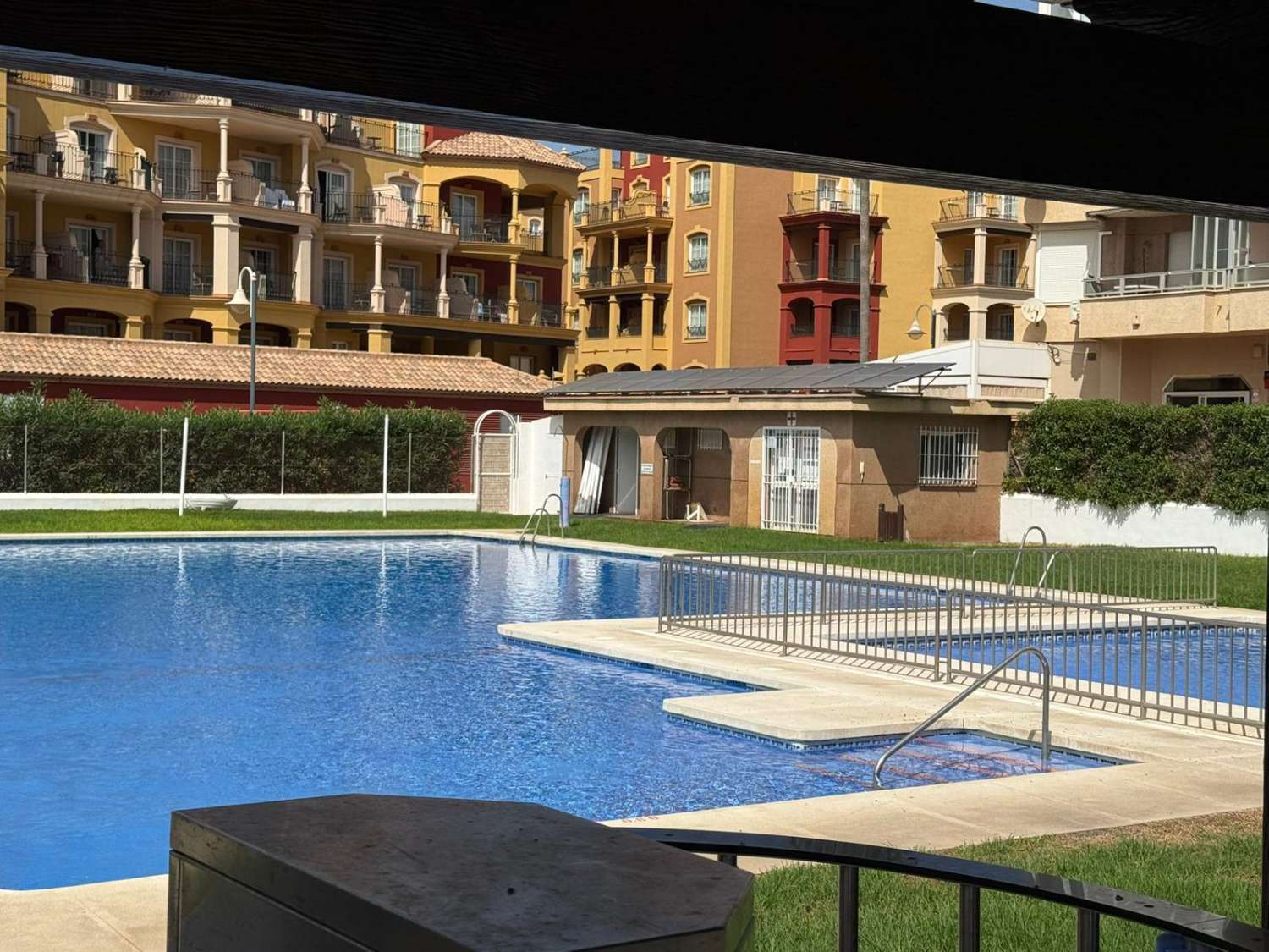 Amplio apartamento  en venta  primera linea de playa  Torrox -Costa