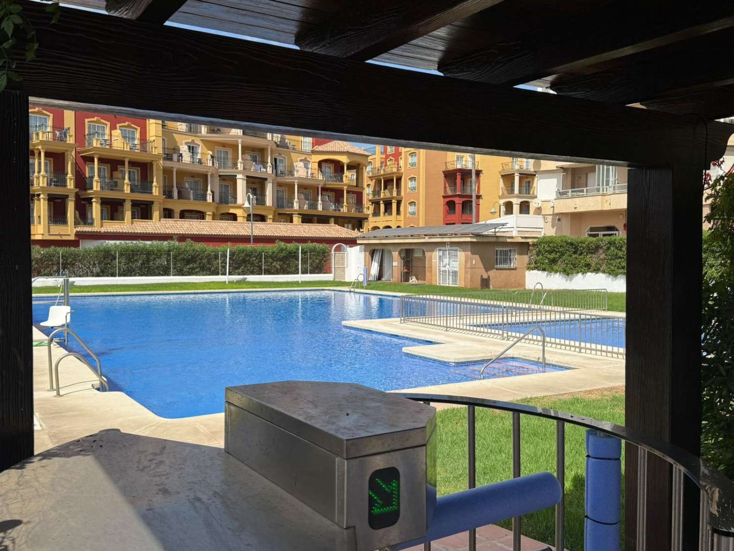 Amplio apartamento  en venta  primera linea de playa  Torrox -Costa