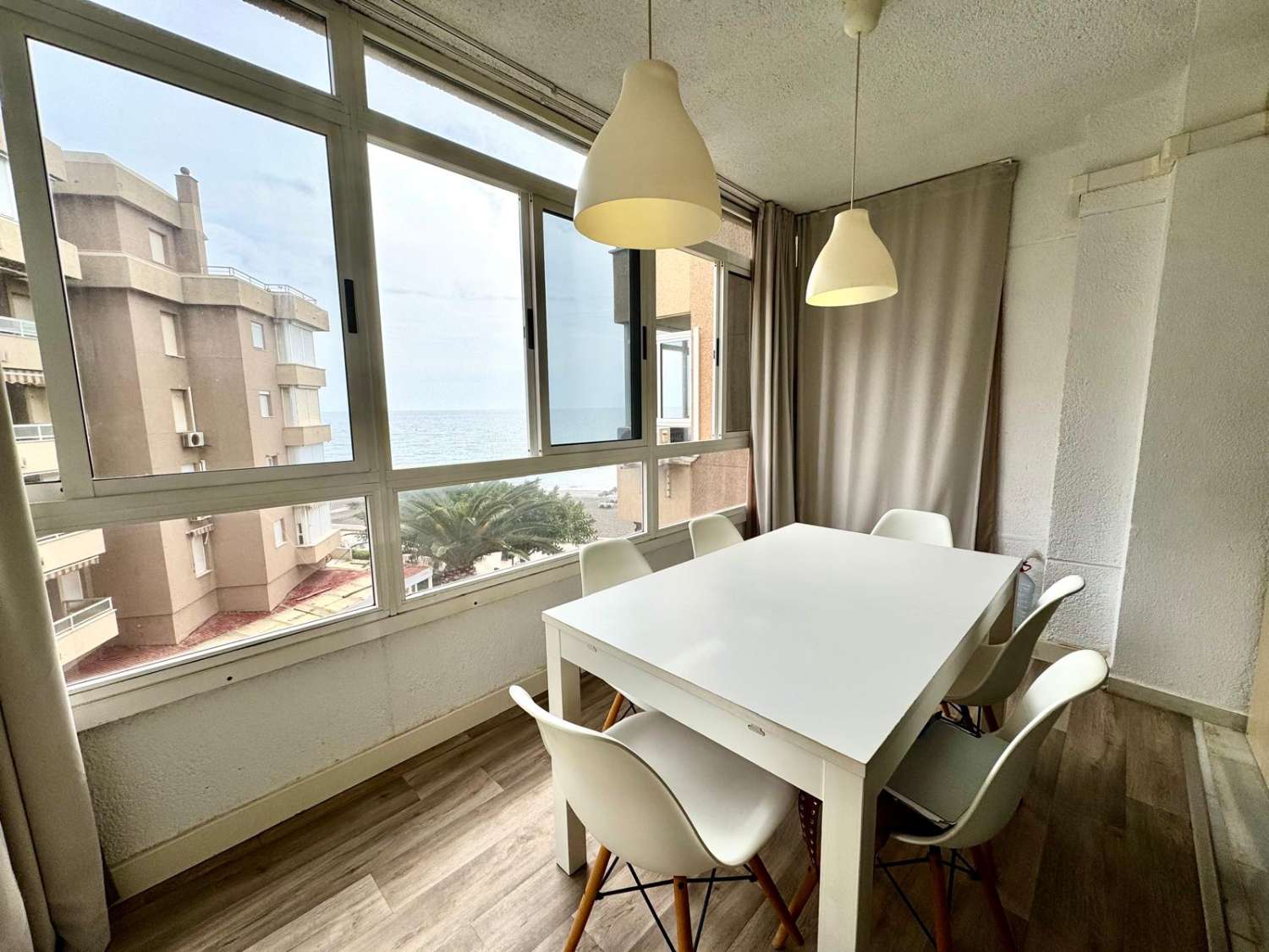 Appartement spacieux à vendre en bord de mer à Torrox Costa