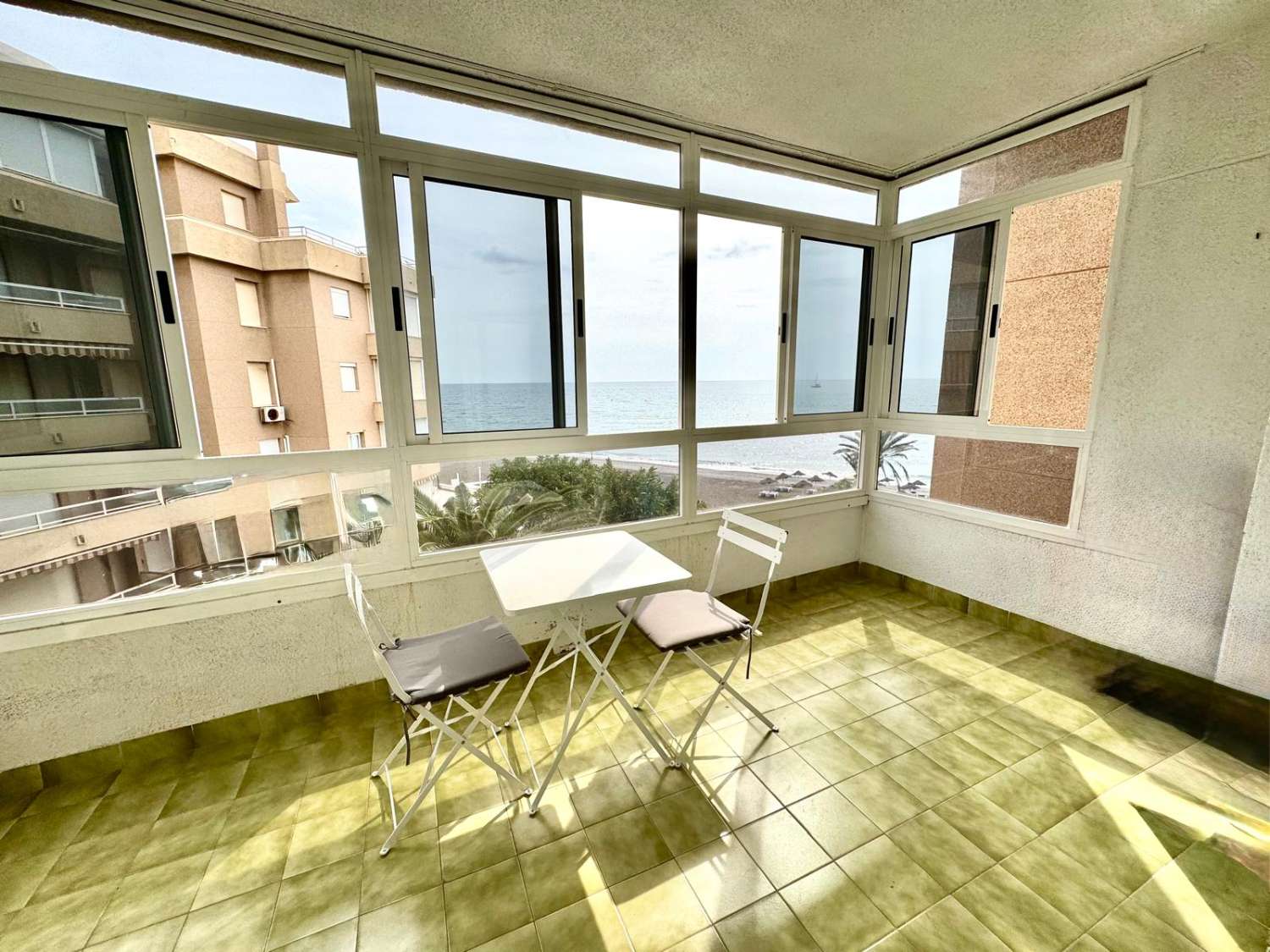Appartement spacieux à vendre en bord de mer à Torrox Costa