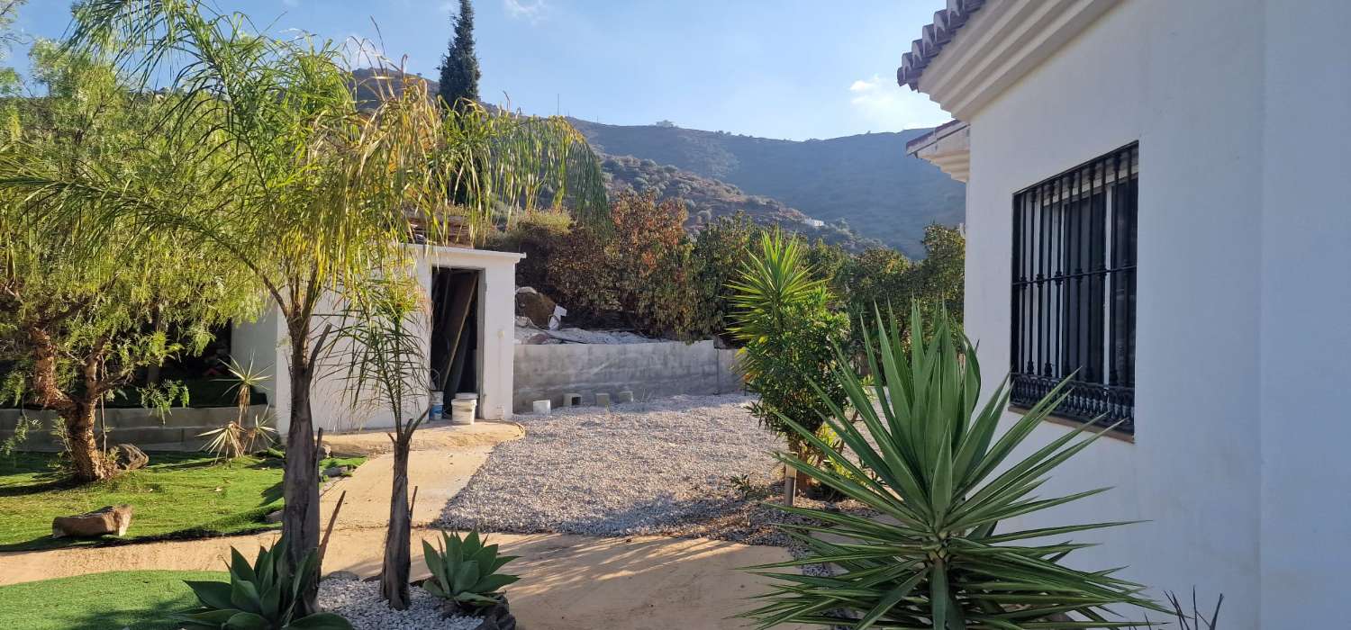 Fantastic villa for sale in Arenas, Malaga