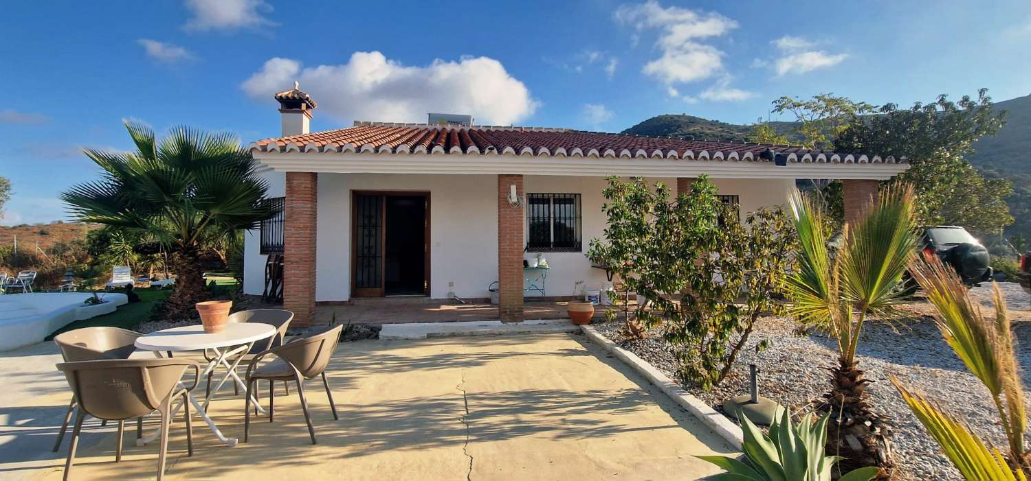 Fantastic villa for sale in Arenas, Malaga
