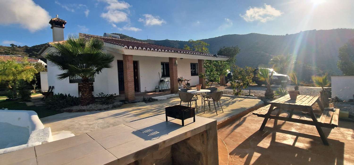 Fantastic villa for sale in Arenas, Malaga