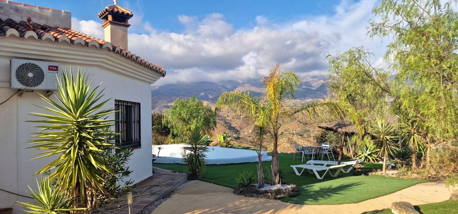 Fantastic villa for sale in Arenas, Malaga