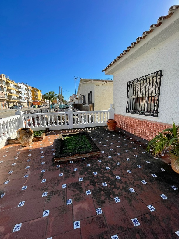 House for sale in Torrox Costa with a 244 m2 living space