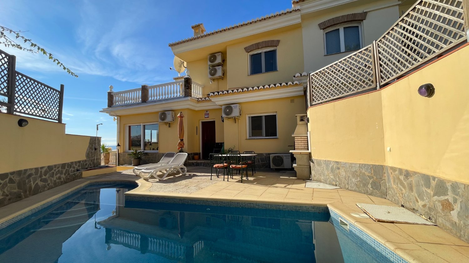 Semi detached villa in Torrox Costa