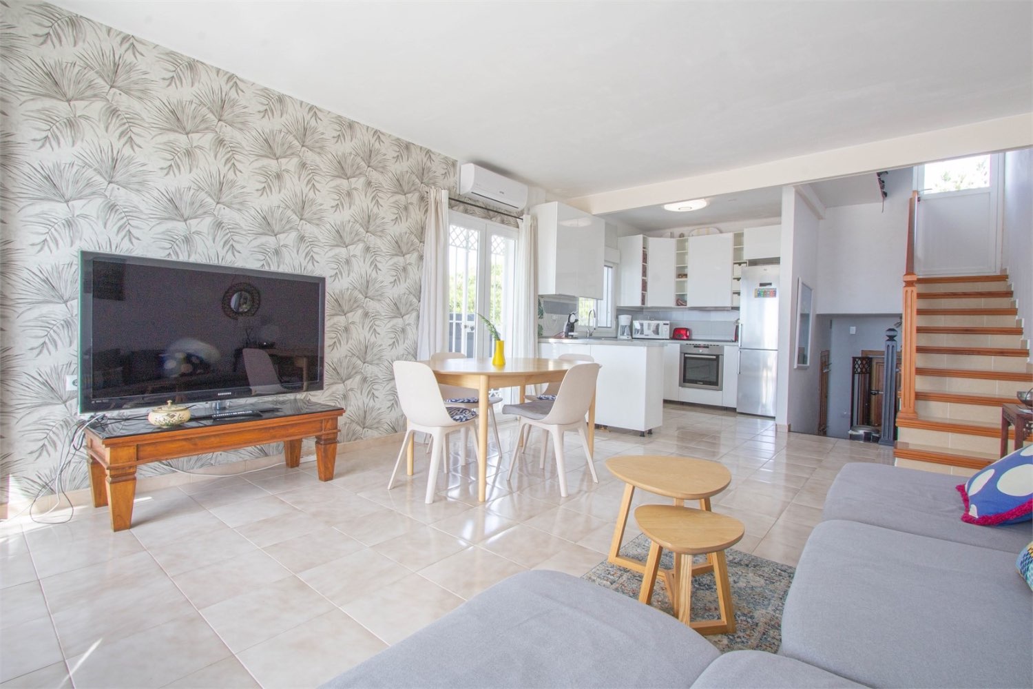 Spacious corner villa with panoramic views