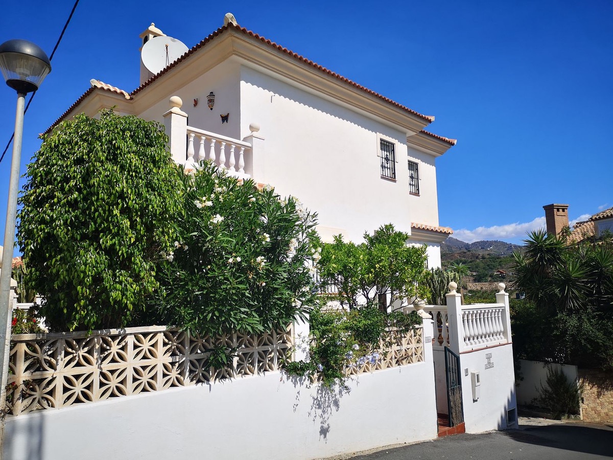 Villa  for sale  in Torrox  costa
