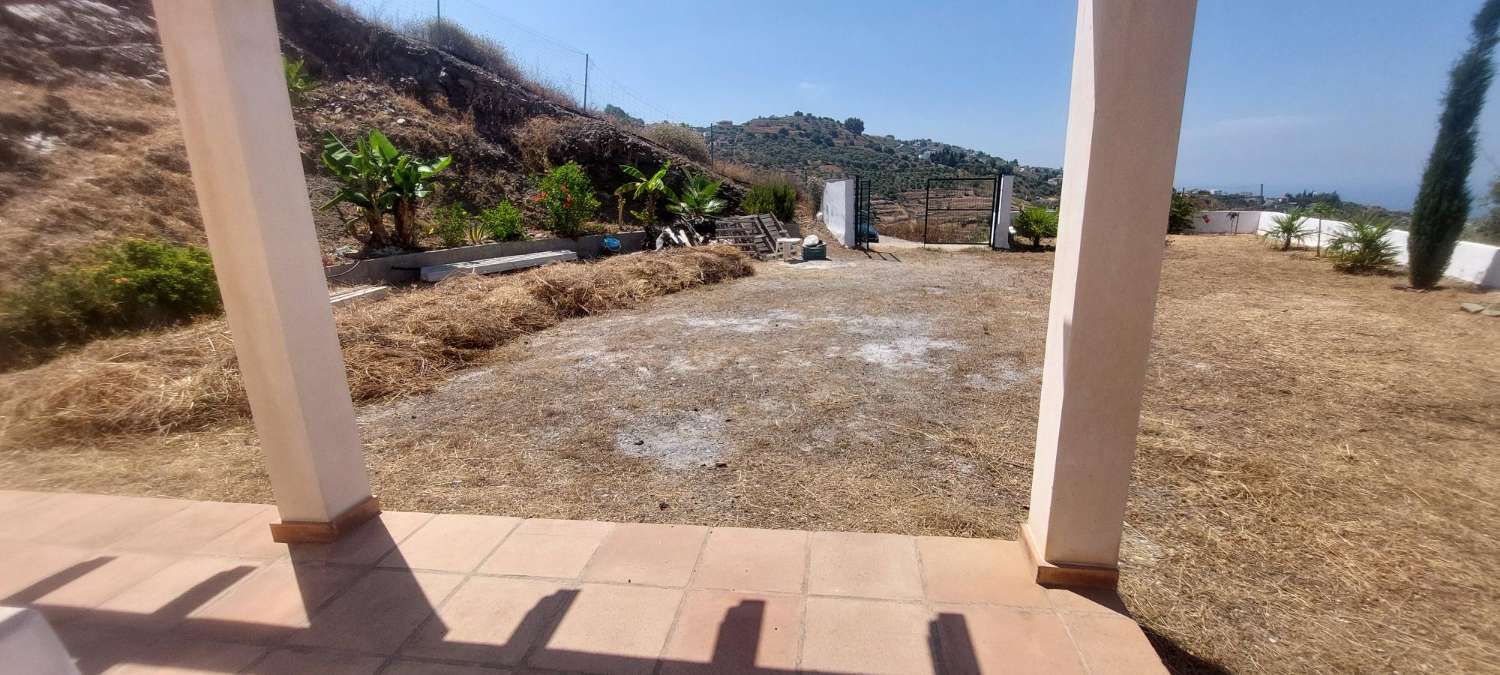 Lovely country house for sale in Torrox/Friglina