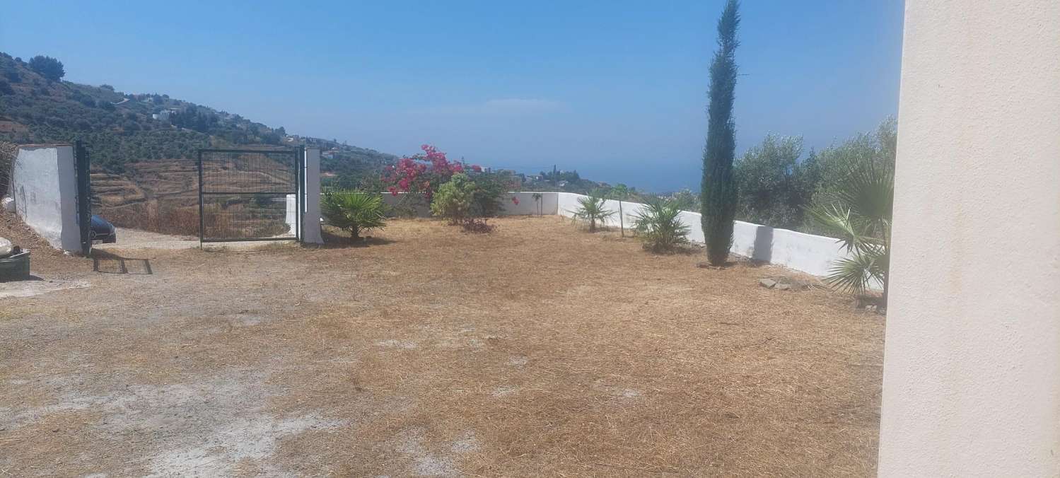 Lovely country house for sale in Torrox/Friglina