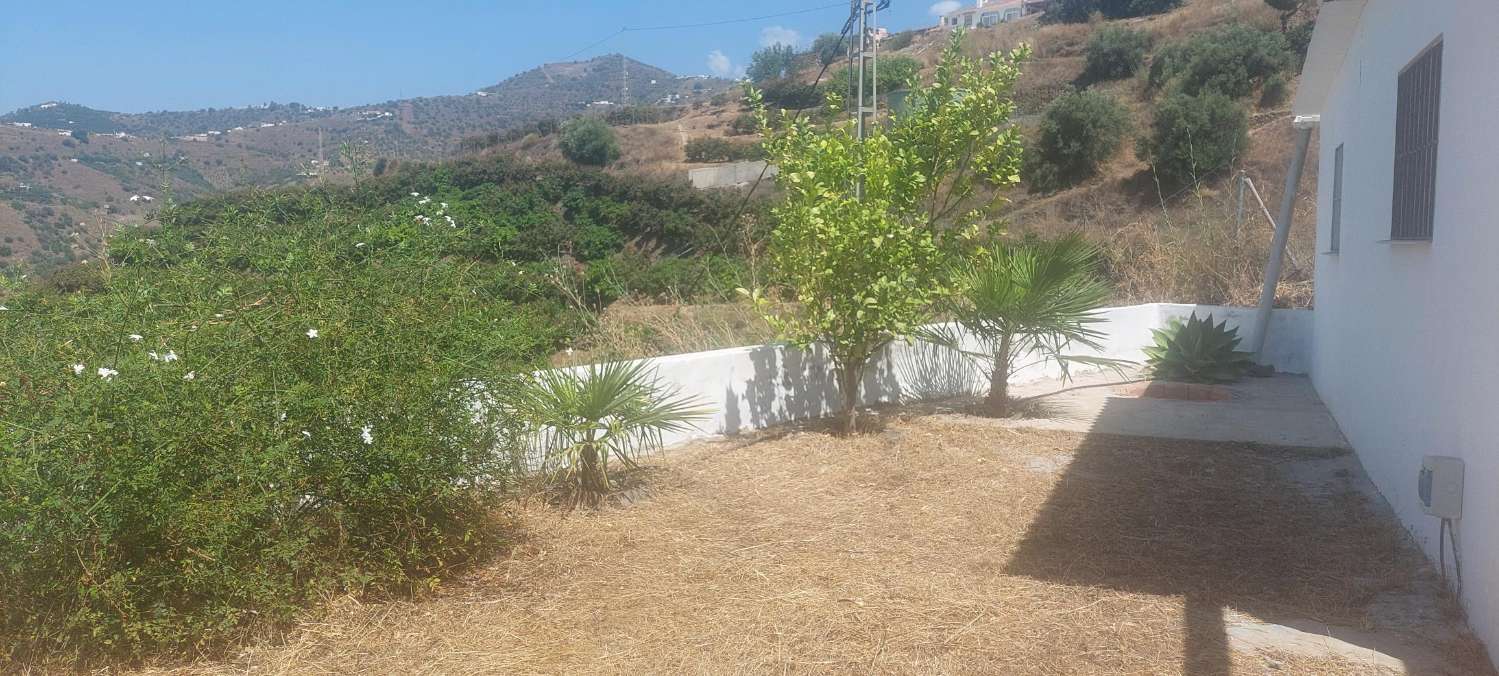 Lovely country house for sale in Torrox/Friglina