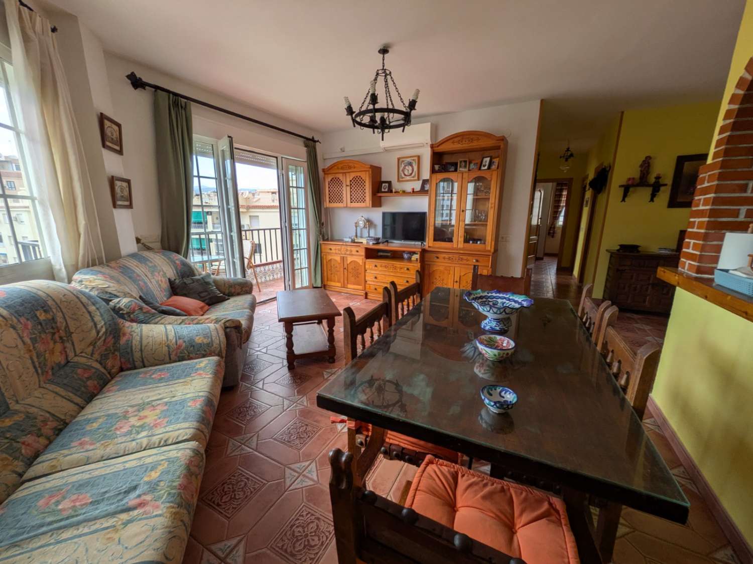 3-bedroom apartment with pool and renovation potential in Torrecilla, Nerja