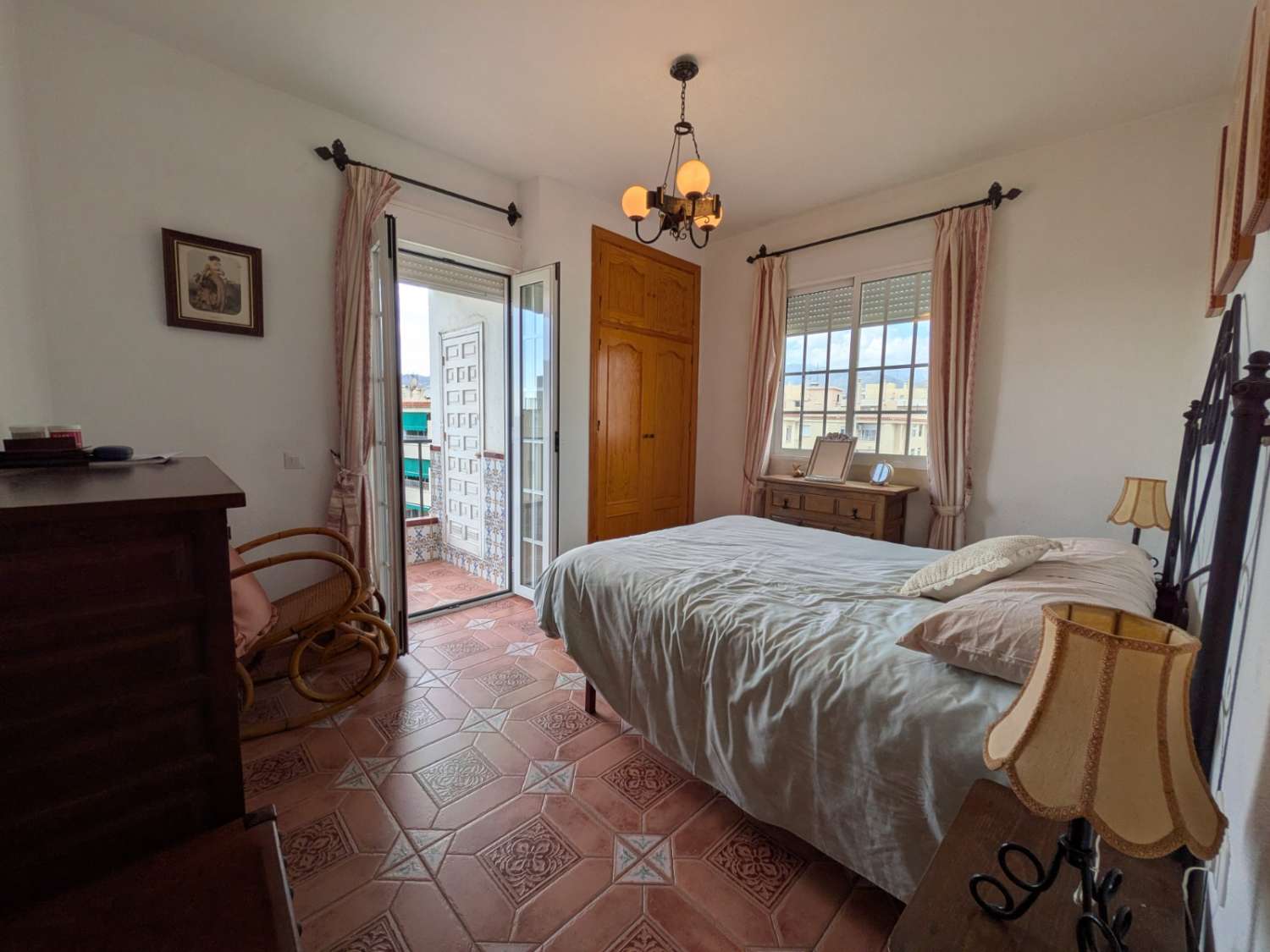 3-bedroom apartment with pool and renovation potential in Torrecilla, Nerja