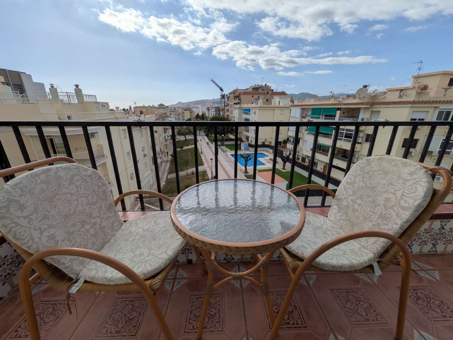 3-bedroom apartment with pool and renovation potential in Torrecilla, Nerja