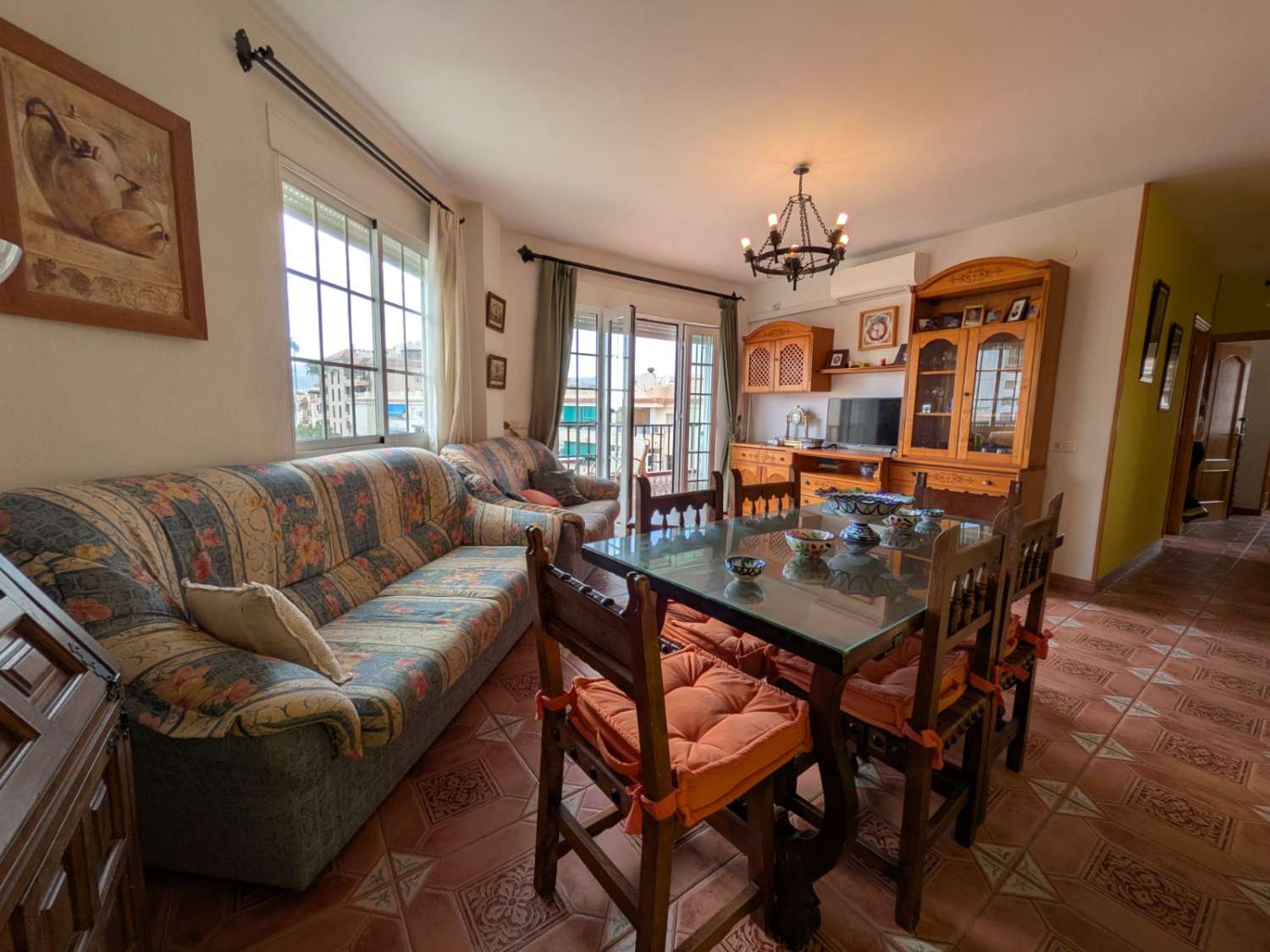 3-bedroom apartment with pool and renovation potential in Torrecilla, Nerja
