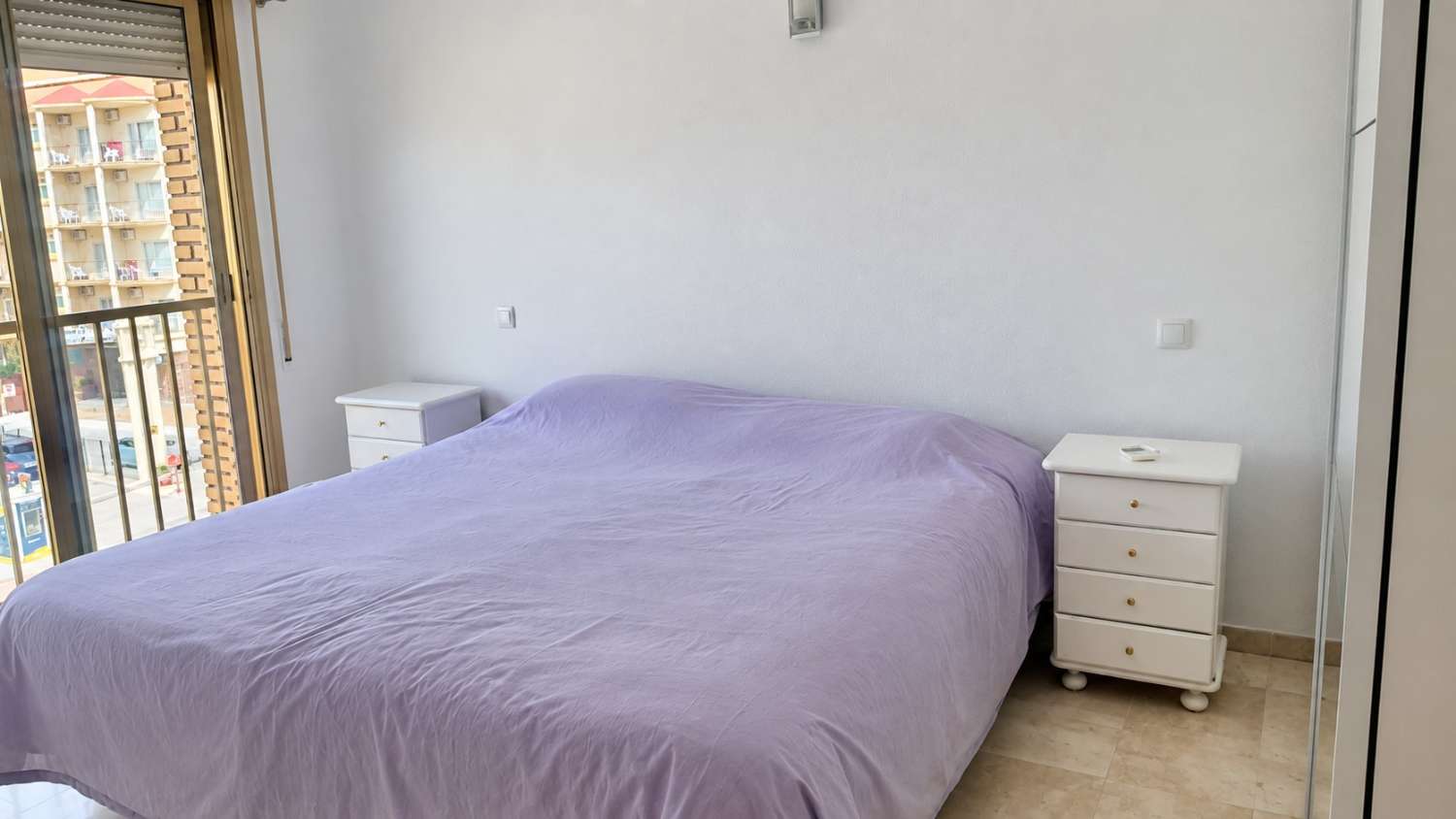 Amplio y luminoso apartamento con terraza y piscinas, a solo dos minutos de la playa – Fuengirola