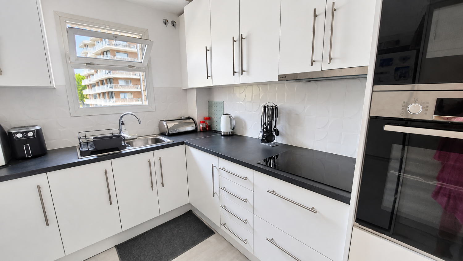 Amplio y luminoso apartamento con terraza y piscinas, a solo dos minutos de la playa – Fuengirola