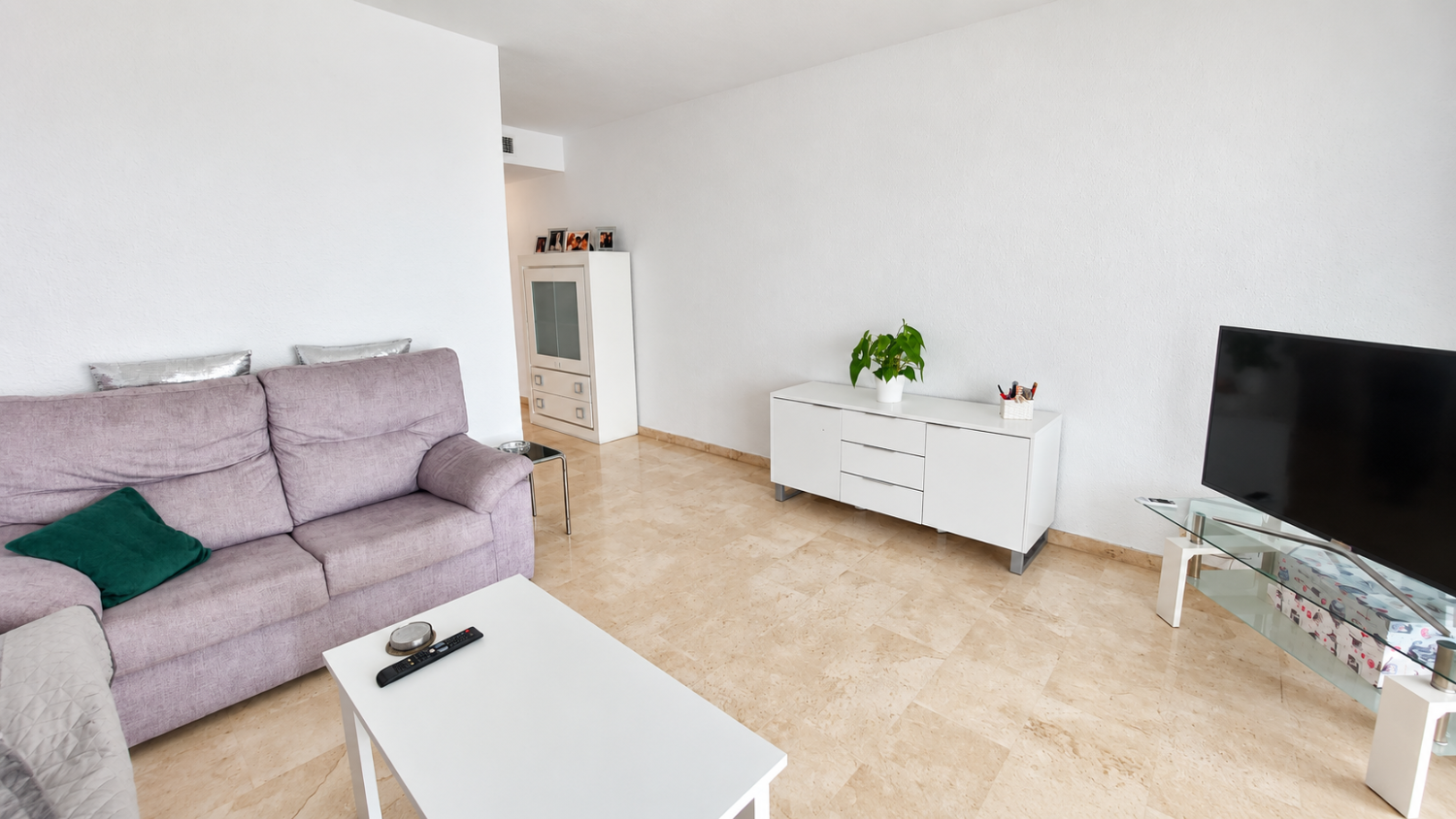 Amplio y luminoso apartamento con terraza y piscinas, a solo dos minutos de la playa – Fuengirola