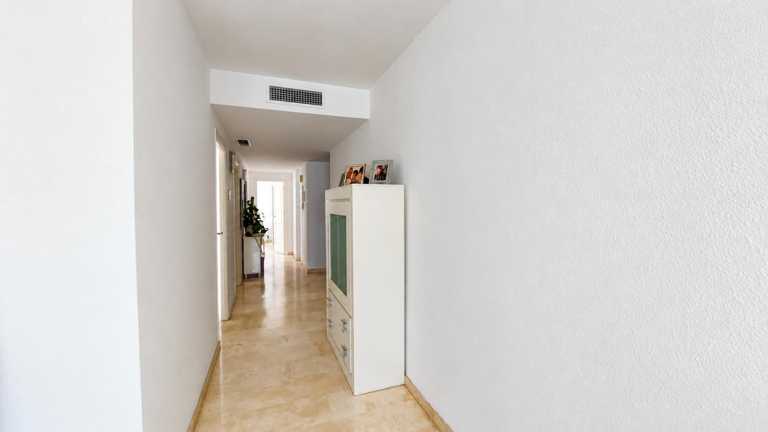 Amplio y luminoso apartamento con terraza y piscinas, a solo dos minutos de la playa – Fuengirola