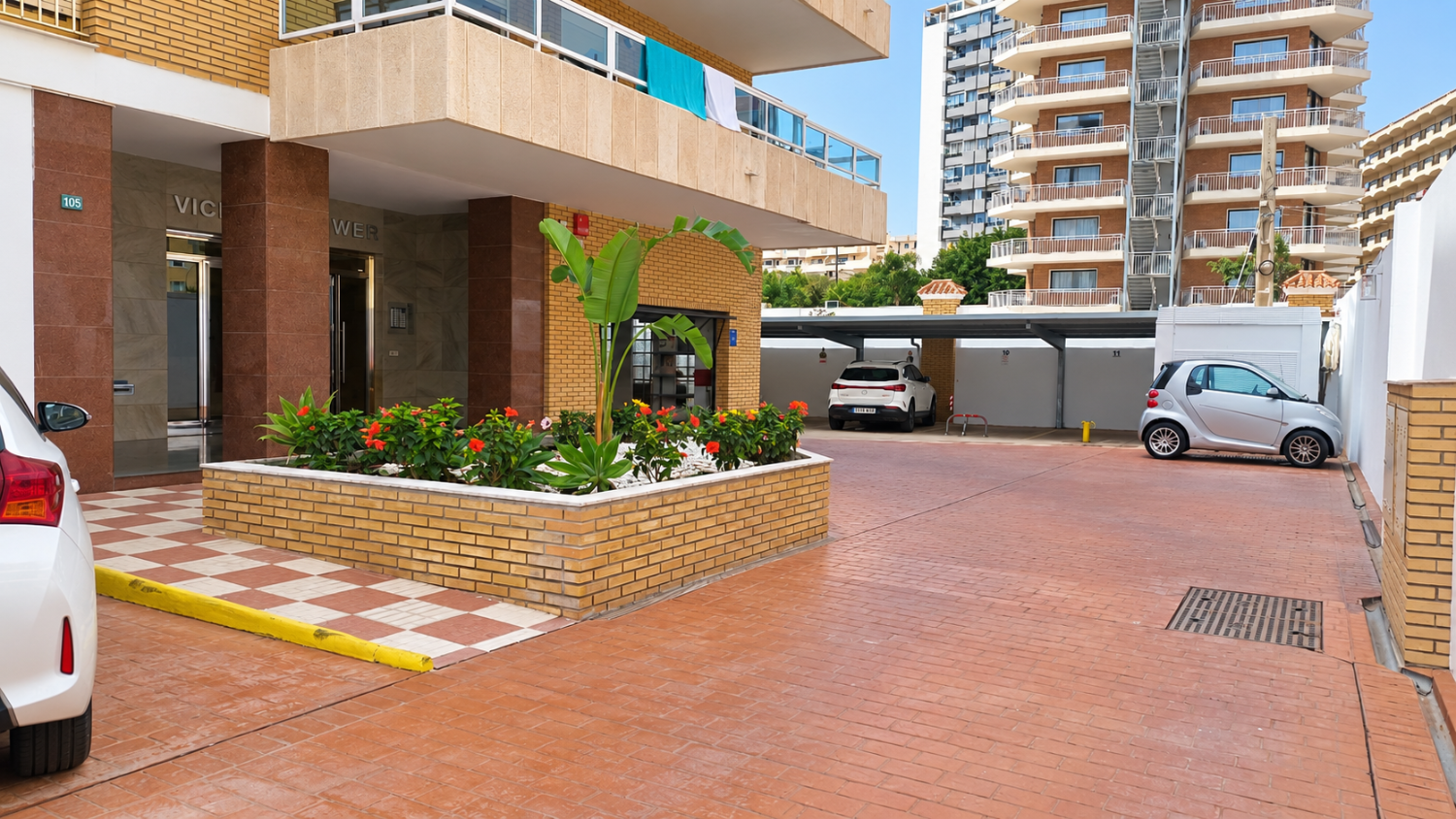Amplio y luminoso apartamento con terraza y piscinas, a solo dos minutos de la playa – Fuengirola