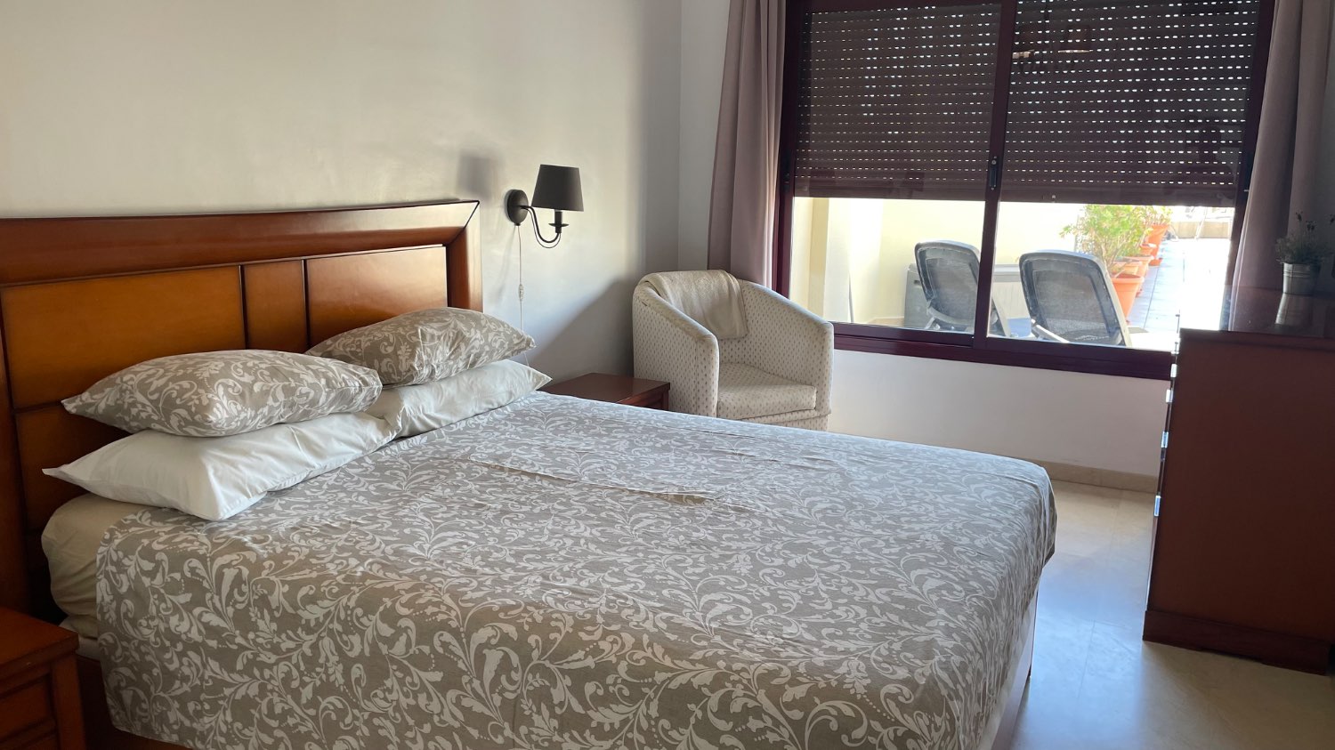 Apartamento en primera línea de playa en Burriana Playa con terraza de 100 m2 en Nerja.