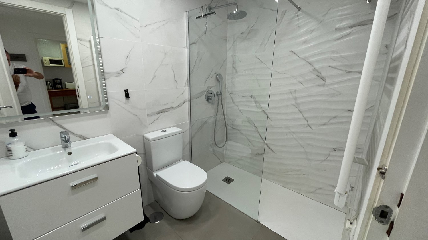 Apartamento en primera línea de playa en Burriana Playa con terraza de 100 m2 en Nerja.