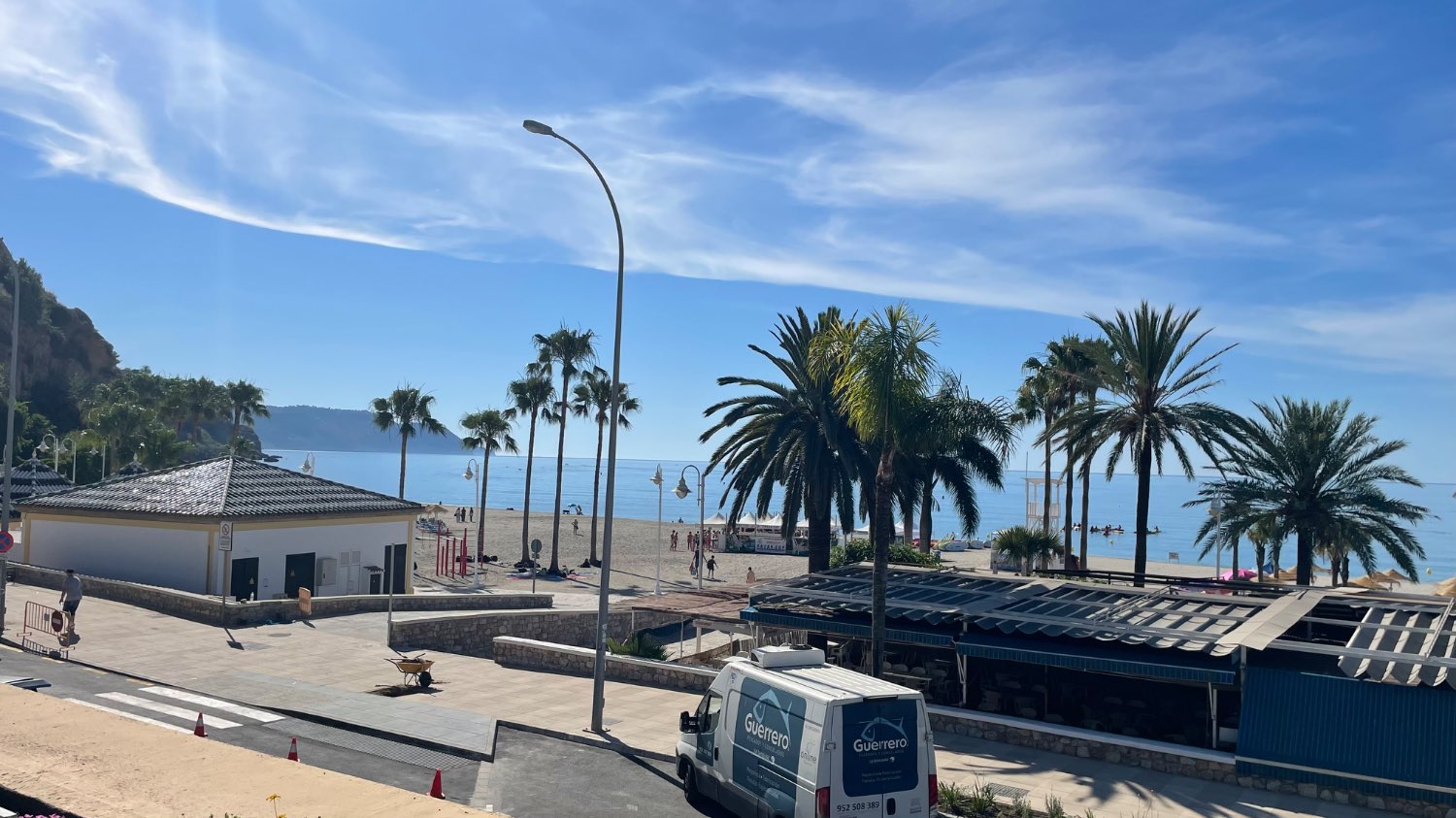 Apartamento en primera línea de playa en Burriana Playa con terraza de 100 m2 en Nerja.