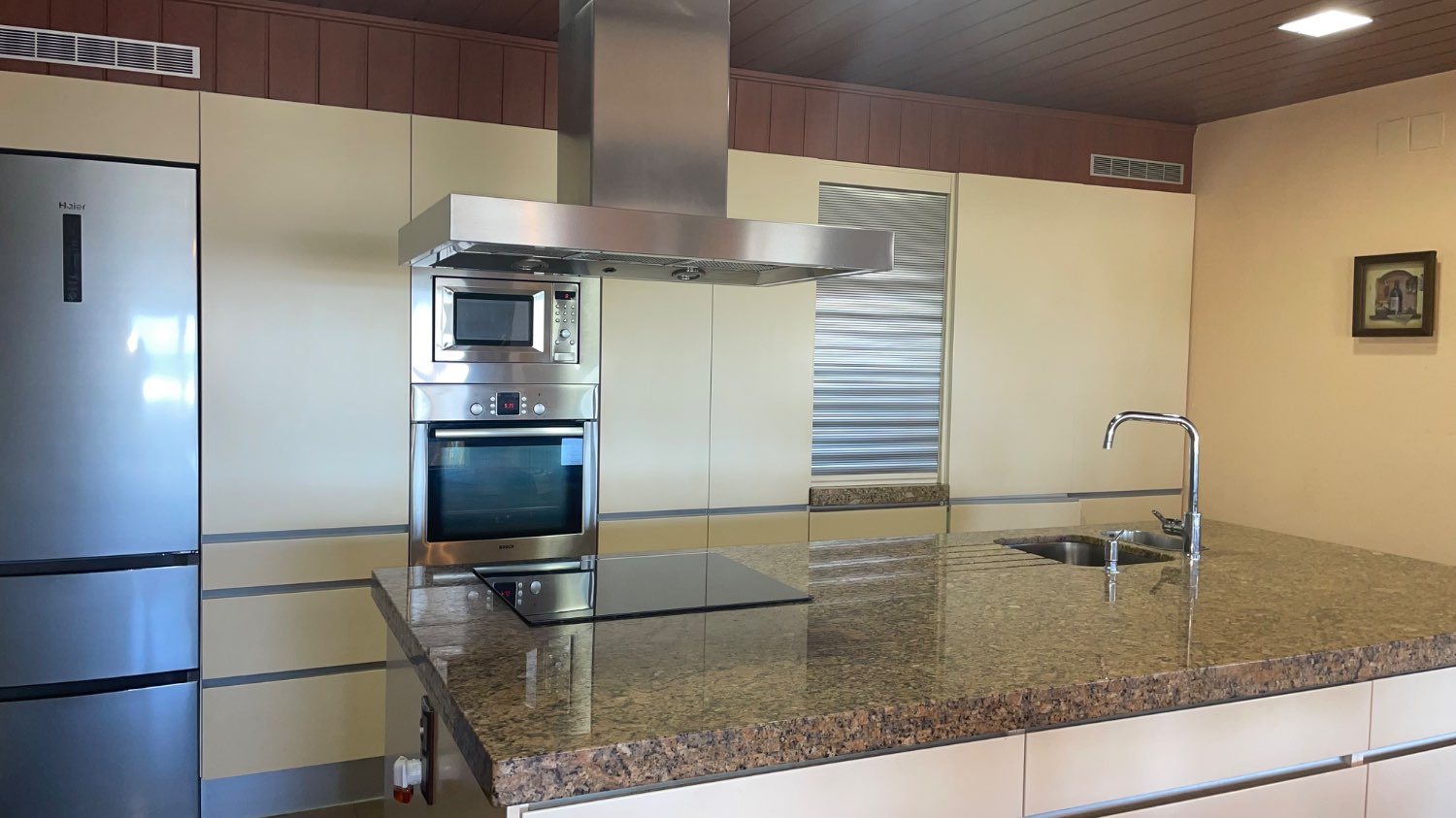 Frontline ground floor apartment of 170m2   Torrox -costa